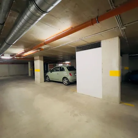 Karzo Lu 209 Free Garage * Budapest