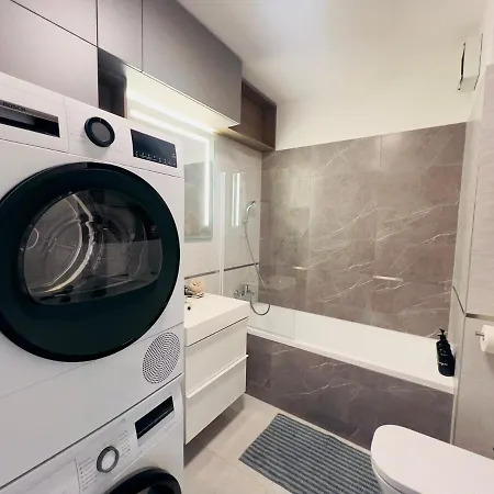 Karzo Lu 209 Free Garage Apartment