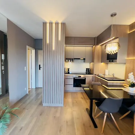 Karzo Lu 209 Free Garage Apartment *