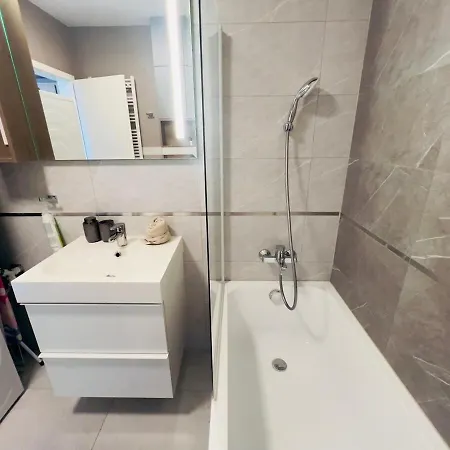 Karzo Lu 209 Free Garage * Budapest