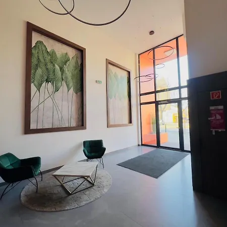 Karzo Lu 209 Free Garage Apartment