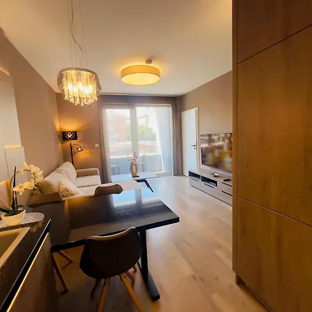 Karzo Lu 209 Free Garage Apartment