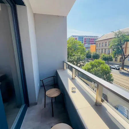 Karzo Lu 209 Free Garage * Budapest